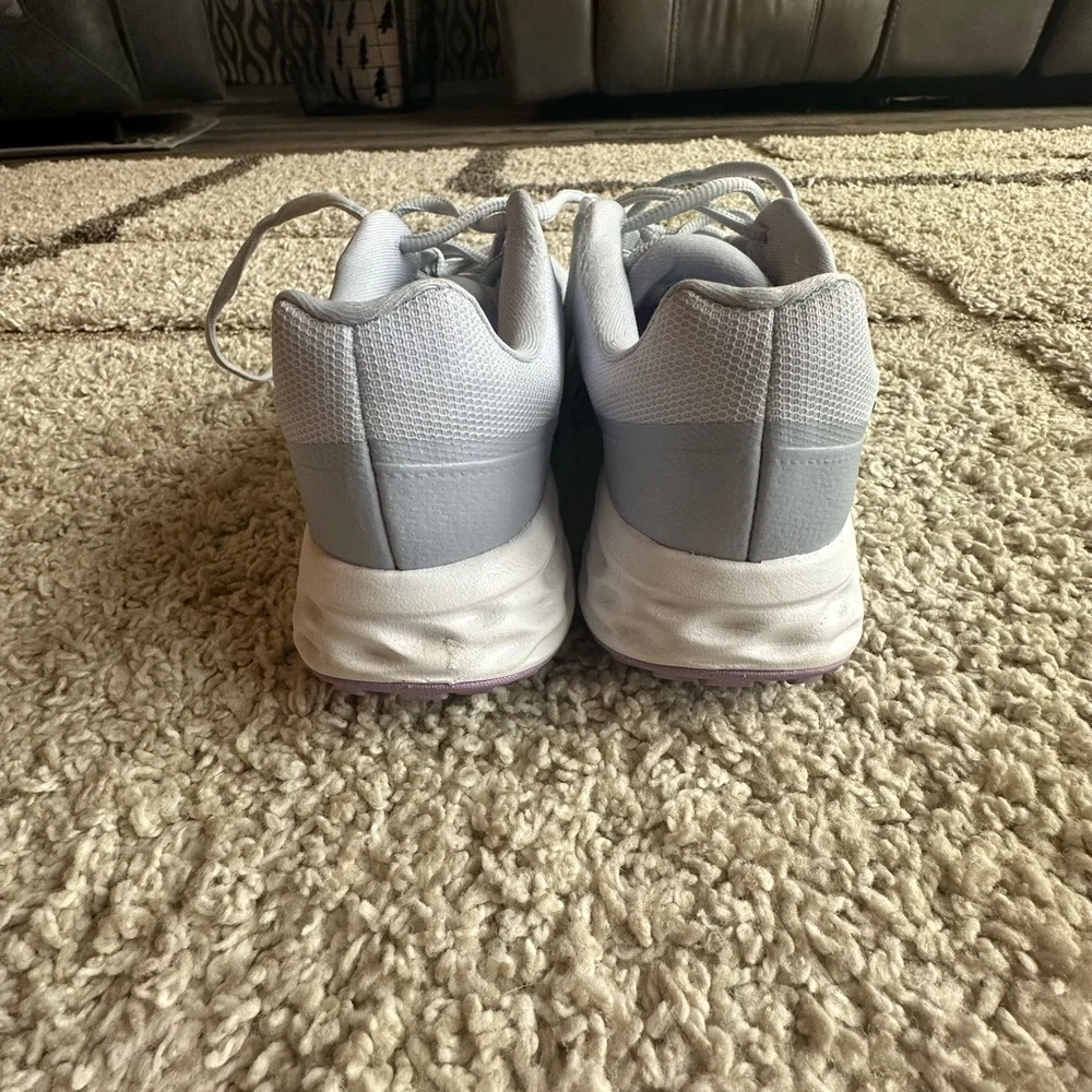 Women’s Nike athletic shoes - Picture 3 of 6